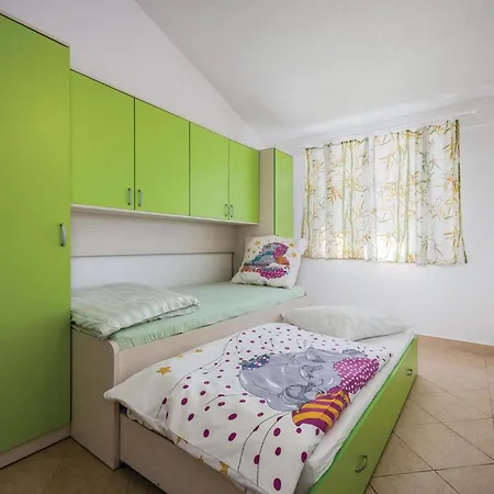Holiday home 2 Bedroom Gorgeous In Sv,lovrec Jakici