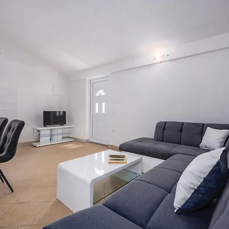 Holiday home 2 Bedroom Gorgeous In Sv,lovrec *