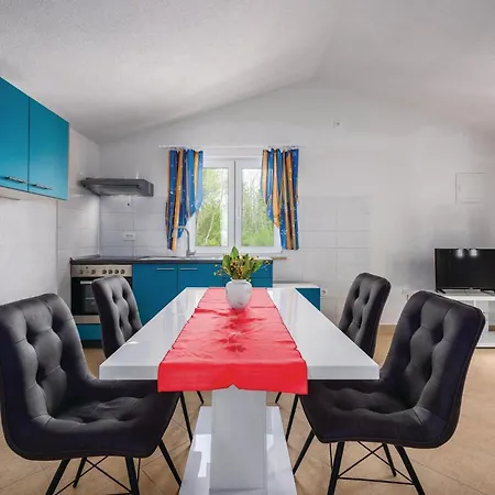 2 Bedroom Gorgeous In Sv,lovrec