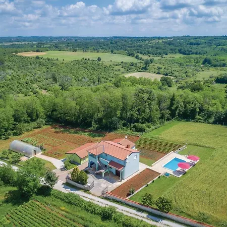 2 Bedroom Gorgeous In Sv,lovrec Holiday home *
