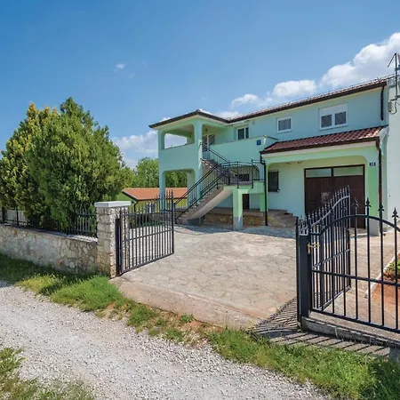 2 Bedroom Gorgeous In Sv,lovrec Holiday home Jakici