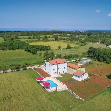 2 Bedroom Gorgeous In Sv,lovrec *