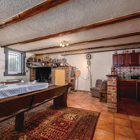 2 Bedroom Gorgeous In Sv,lovrec Holiday home *