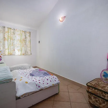 Holiday home 2 Bedroom Gorgeous In Sv,lovrec Jakici