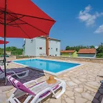 2 Bedroom Cozy In Svlovrec *