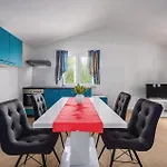 2 Bedroom Cozy In Svlovrec