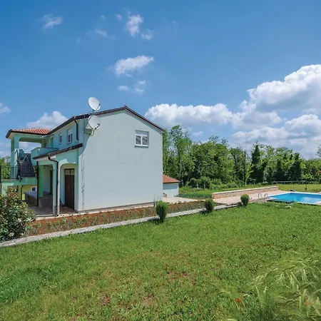 Semesterbostad 2 Bedroom Cozy In Svlovrec